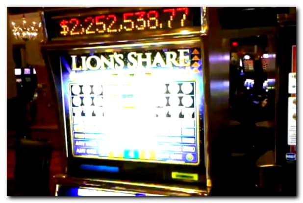 €490 Free Chip at Royal Panda Casino