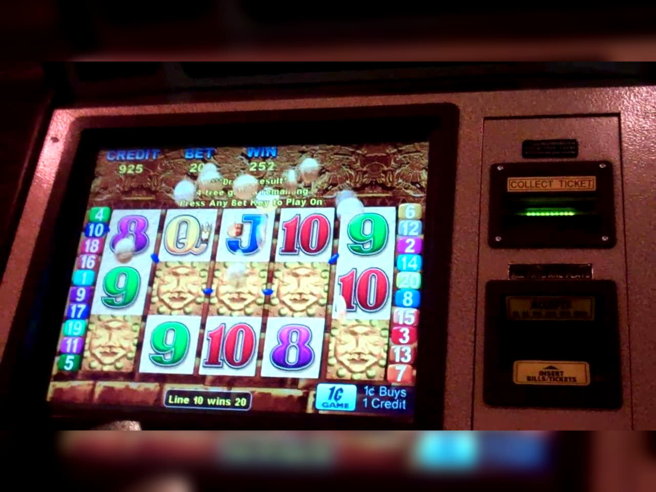 100 Free Casino Spins at Royal Panda Casino