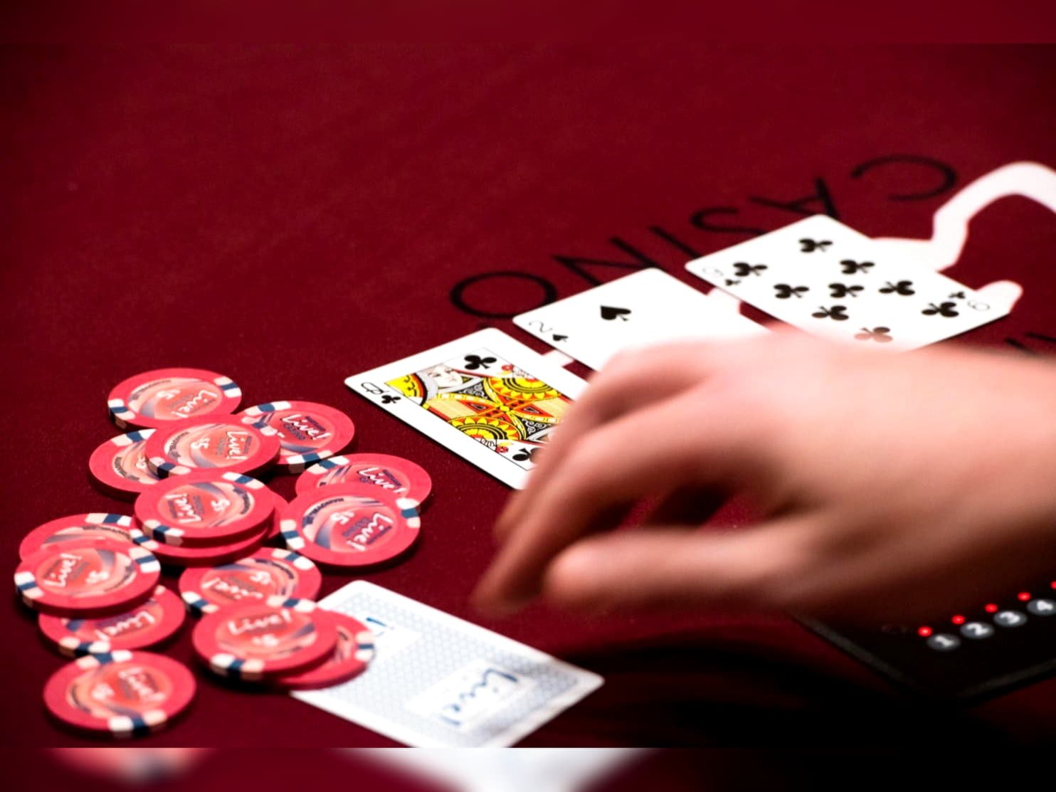 EUR 285 Daily freeroll slot tournament at Challenge Casino
