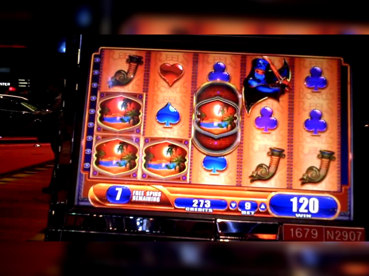 275 Free spins no deposit at Casino com