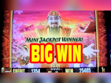 $620 Daily freeroll slot tournament at Liberty Slots Casino