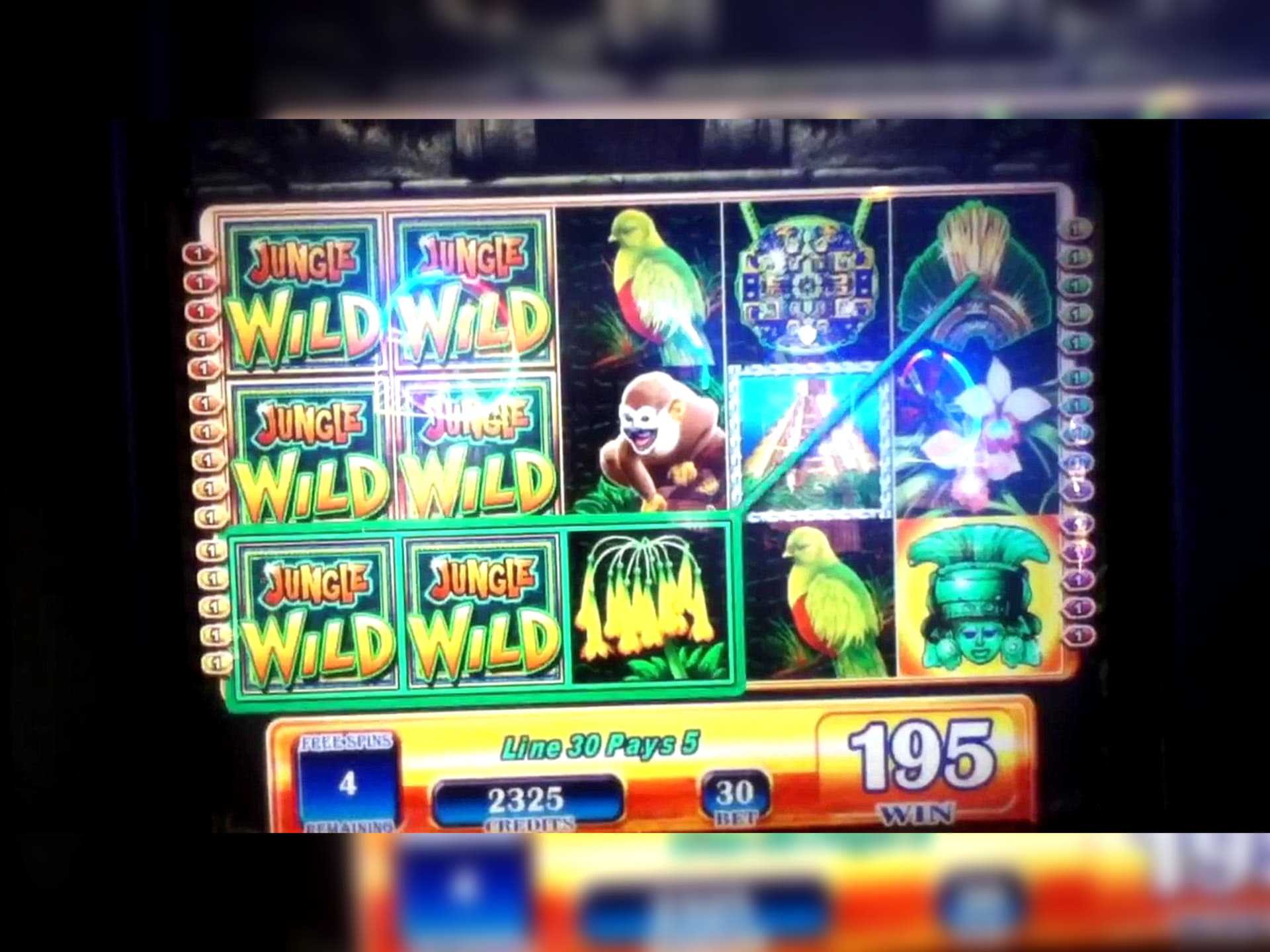 £888 Daily freeroll slot tournament at Superior Casino
