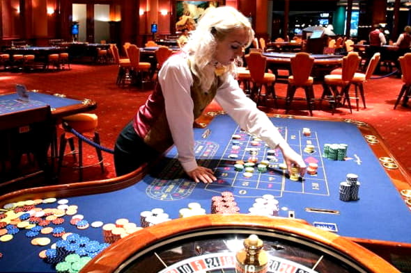 EUR 305 FREE CHIP CASINO at Royal Dubai Casino
