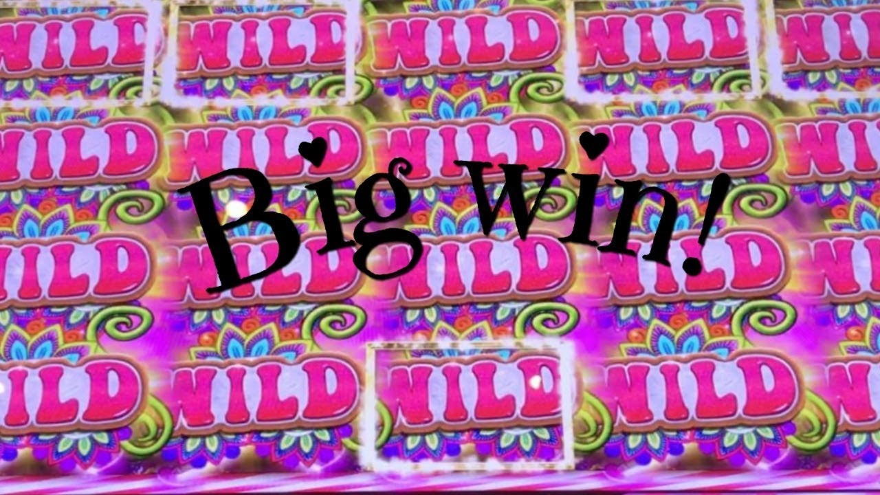 220 FREE Spins at Luxury Casino
